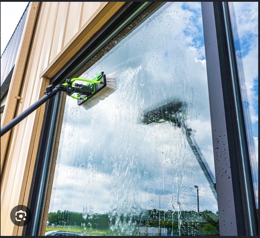 Pure water rinsing a window spot-free